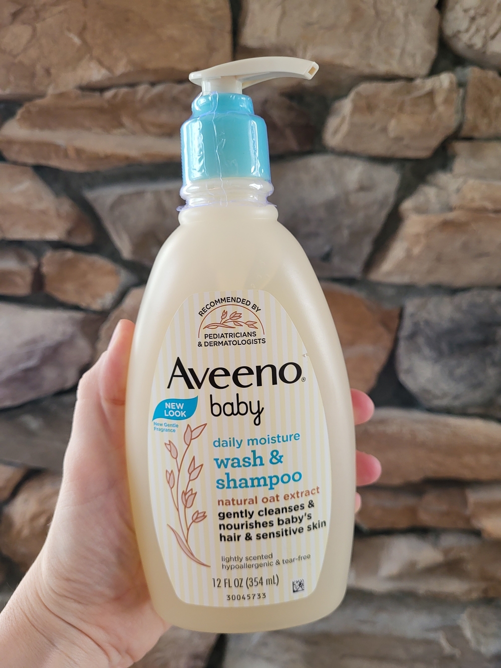 Aveeno Baby Daily Moisture Wash & Shampoo - Natural Oat Extract - Baby Gift